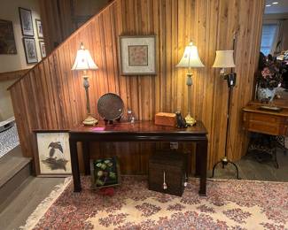 Henredon Sofa table and 2 matching pineapple lamps