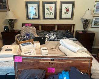 King size tempurpedic adjustable base mattress and boxspring like new!