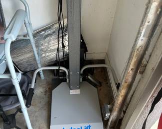 IndeeLift standing assistance machine