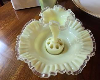 Vintage Fenton ivory crest single horn epergne uranium glass!!