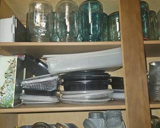 walk in pantry off kitchen