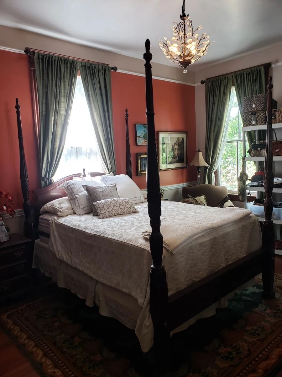 Queen Size 4 Poster Bed