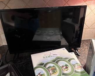 Vizio TV, Williams-Sonoma Vintage Bunny Ramekins