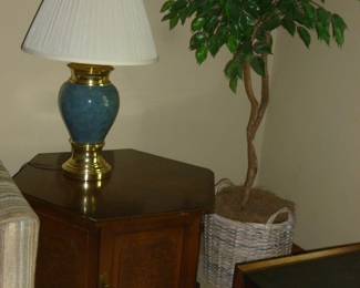 End table w/storage, etc