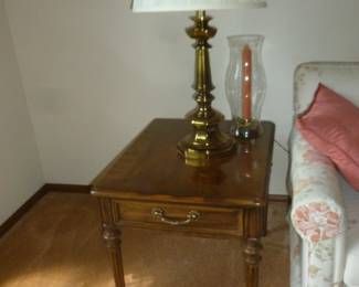 Henredon End table, lamp