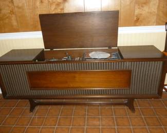 Fabulous Mid-Century Zenith Stereo system