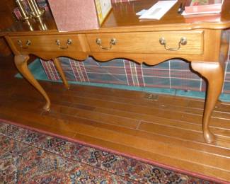 Thomasville sofa table