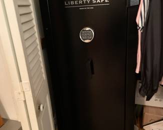 Gun safe. Electronic combination that works