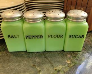 Set of 4 green pyrex shakers