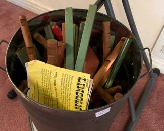 #96	Vintage Lincoln Logs w/can	 $20.00 
