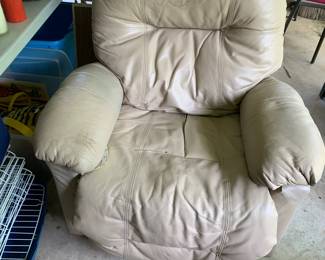 #109	Recliner as is cream with continuous foot	 $35.00 
