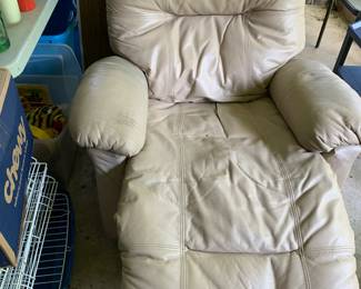 #109	Recliner as is cream with continuous foot	 $35.00 
