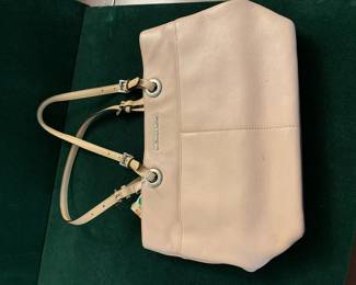 #21	Michael Kors Soft Pink Shoulder Bag	 $25.00 
