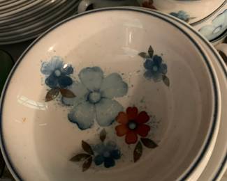 #99	Noritake 'Glimmer' set	 $30.00 
