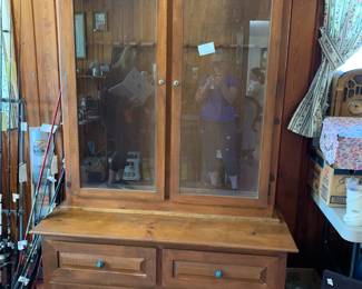 #39	Gun Cabinet w/4 drawers, 2 Glass Doors, for 11 Guns, 51x23x83	 $35.00 
