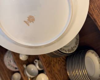 Noritaki Bordeaux China set 67 pc