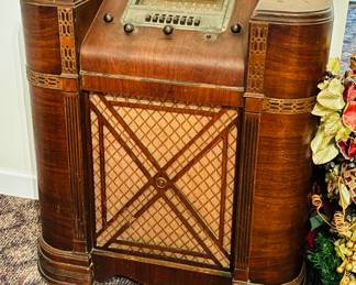 "Big Chief" cabinet radio...