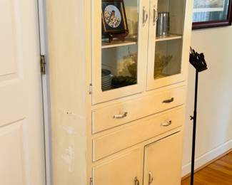 Vintage kitchen cabinet...