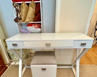 Haverty’s contemporary desk and bench