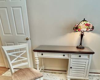 Haverty’s desk and chair