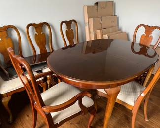 Dining table with 6 chairs & 2 leaves.  Surface is in excellent condition