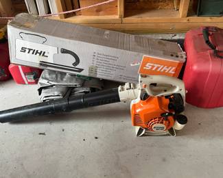 Stihl leaf blower & gas can 