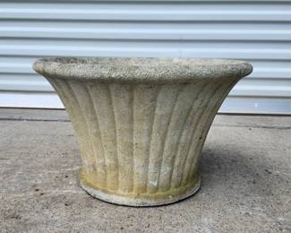 Cast concrete planter