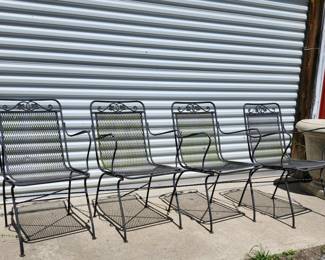 I set of metal patio chairs