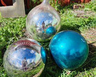 Garden balls or witching balls