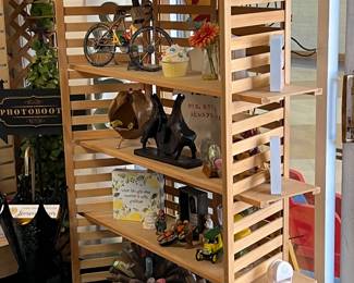 wooden adjustable display rack with 4 shelves