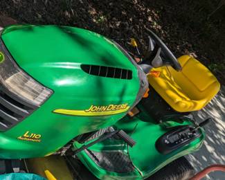 John Deere L110 Riding Mower