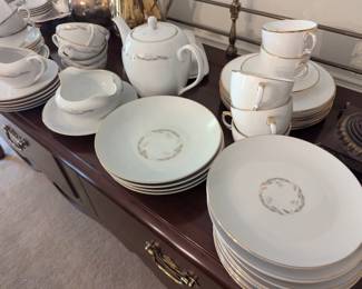 Kaysons Fine China "Golden Fantasy"