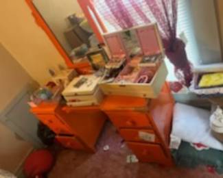 lots of costume jewelry 