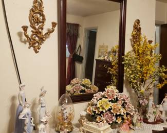 Dresser with Mirror
Ceramic Items