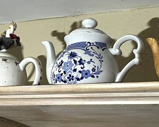 Th Tuscany Collection Porcelain Teapot