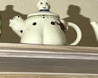 Shawnee Pottery Tom the Pipers Son Teapot