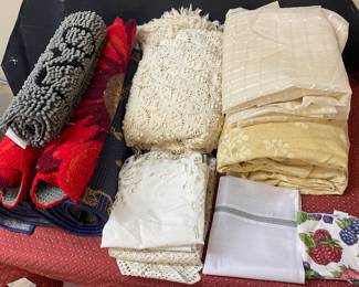 Small Bathroom Rugs and Linens