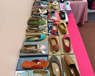 BRAND NAME LADIES SHOES, BRAND NAME PURSES, BRAND NAME LADIES CLOTHING