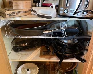 Kitchenware~Toaster, Waffle Maker, Pampered Chef, Skillets, Electric Knives, Bakeware