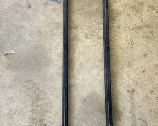 2 Thule Roof Bars