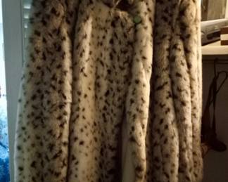 Vtg Ladies Faux Fur Jackets and Coats