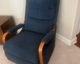 Rocker/Recliner
$50