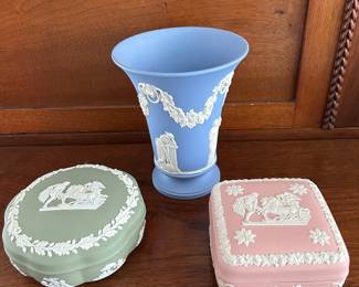 Wedgwood Jasperware Large Round Scalloped Candy Box Cream Color on Celadon, Wedgwood Rare Pink Jasperware Jewellery Box - WEDGWOOD 6" BLUE VASE, 