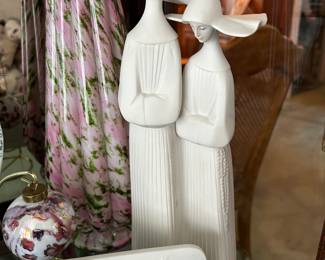 Vintage Rare Retired Lladro Two Nuns in White Porcelain Figurine #4611