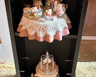 Enesco Wee Wedding Wishes Musical Cake
Enesco Vintage Music box - Teacup & Mice - It's Tea-lightful - 