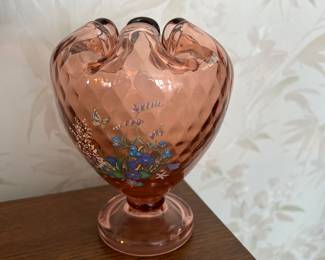 Fenton Pink Art Glass Scalloped Vase