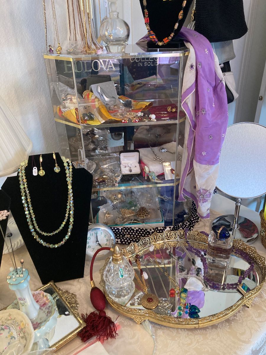 Estate Sales By the Ladies of Lake Suzy starts on 6/28/2024