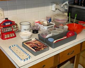 Plastic storage/tupperware