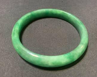 Lot # : 202 - Fine carved jadeite Imperial Chinese emerald green
