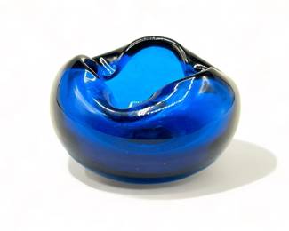 Lot # : 493a - Vintage cobalt blue art glass ashtray, 4 1/2”